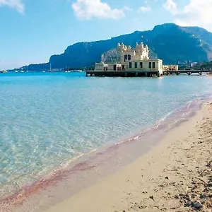 Appartamento Mondello Mare Piscina Chifevi, Palermo